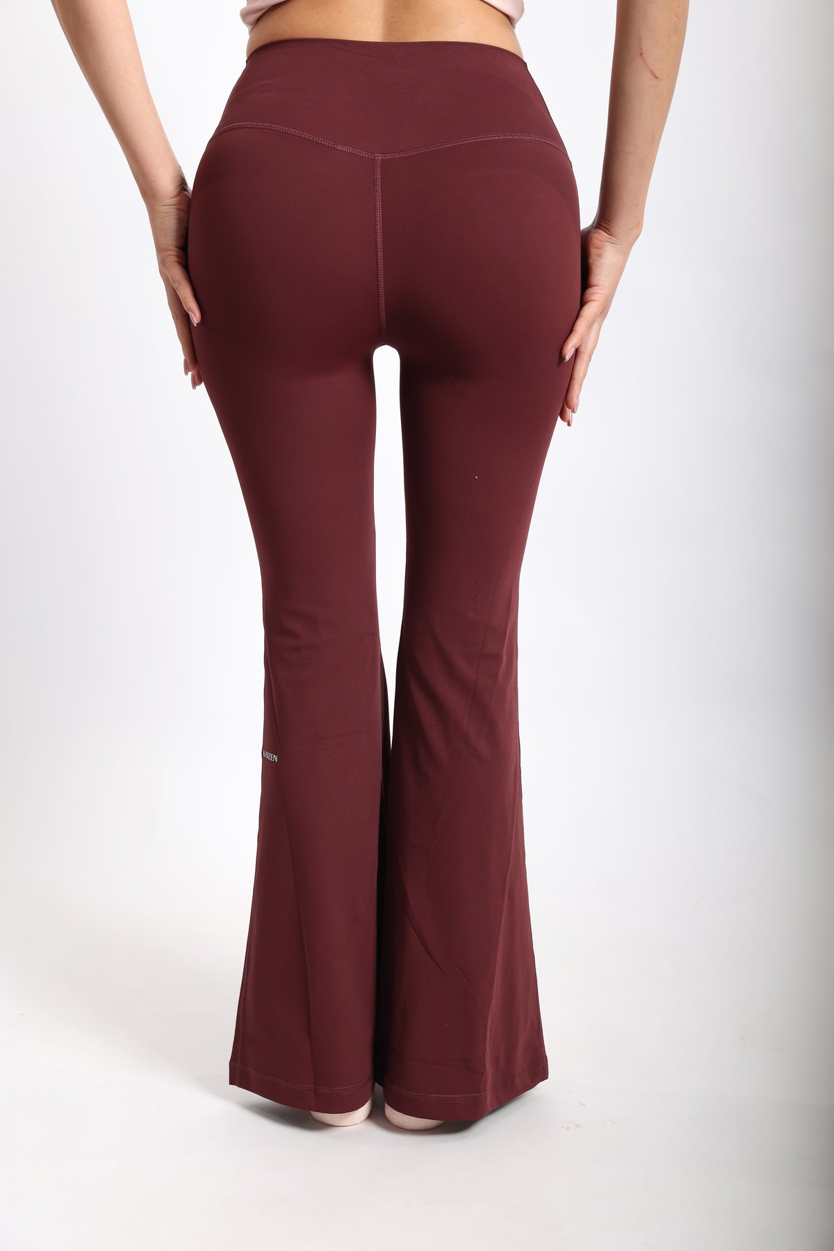 BALANCE Flared Legging